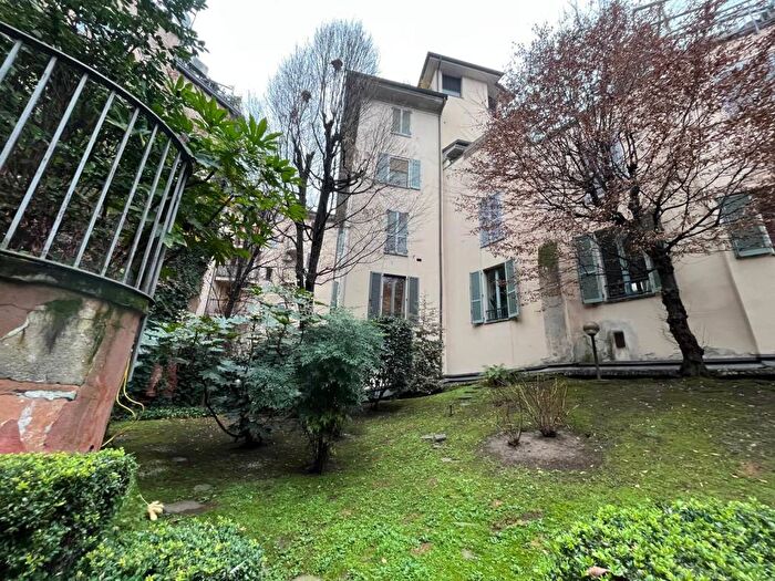 Appartamento trilocale in affitto in Via Medici, Carrobbio, Milano