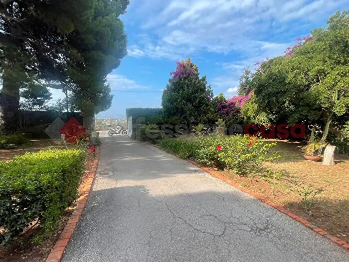 Appartamento trilocale in vendita in Via Emanuele Rizzo, Siracusa