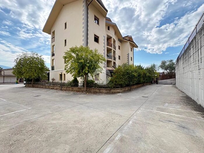 Appartamento trilocale in vendita in Via Gorizia, Montalto Uffugo