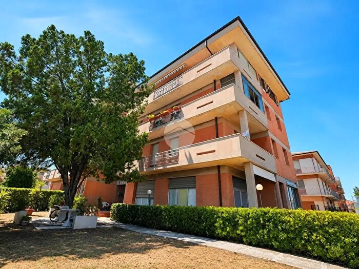 Appartamento quadrilocale in vendita in Viale Regina Margherita, Potenza Picena