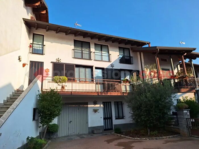 Appartamento trilocale in vendita in Via Jaan De Fernex, Cressa