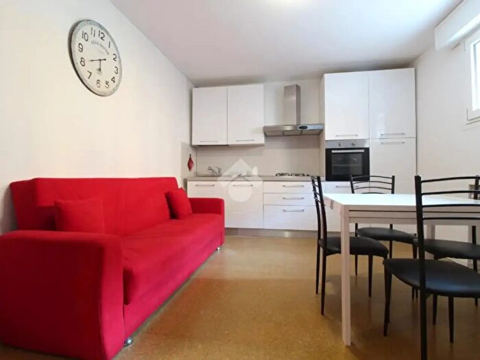 Appartamento bilocale in vendita in Via S Filippo, Reggio Emilia