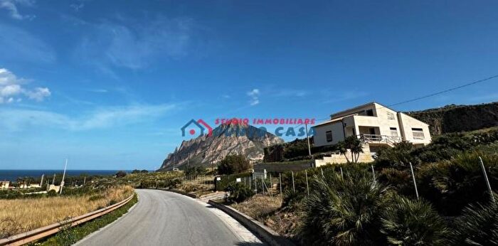 Casa quadrilocale in vendita in Via Scurati, Custonaci