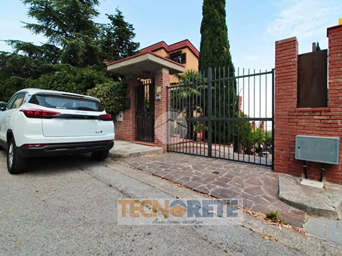 Casa con 8 locali in vendita in Via F G, Monreale