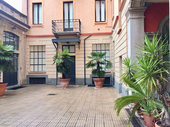 Appartamento quadrilocale in affitto in Via Spartaco, Montenero, Milano