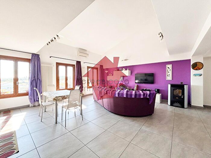 Appartamento quadrilocale in vendita in Provinciale Cerretese, Cerreto Guidi