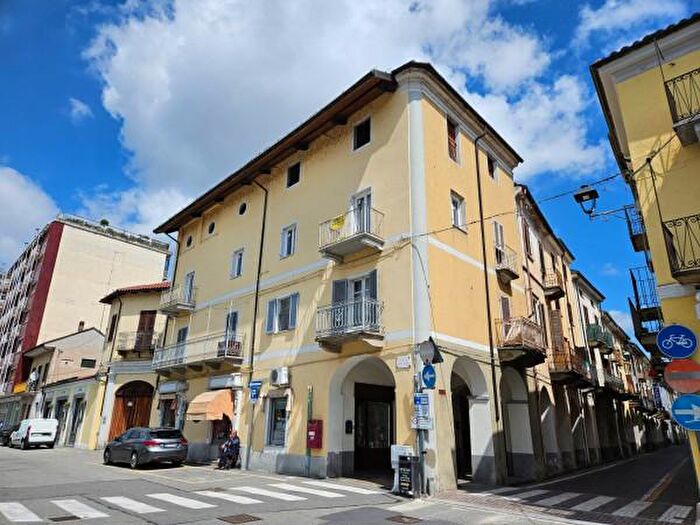 Appartamento quadrilocale in vendita in Piazza Giuseppe Garibaldi, Crescentino
