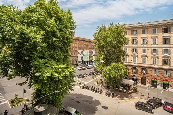 Appartamento trilocale in vendita in Via degli Scipioni RomaPrati, Roma