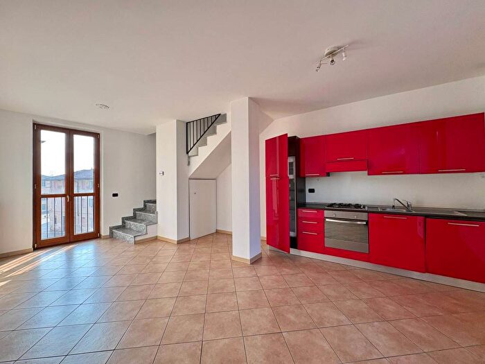 Appartamento trilocale in affitto in Piazza Padre Reginaldo Giuliani, Centro, Cernusco sul Naviglio