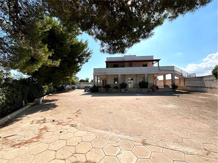 Appartamento con 10 locali in vendita in Cda Montenegro Brindisi, Brindisi