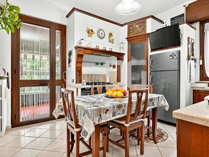 Casa trilocale in vendita in Via Sardegna, Limbiate