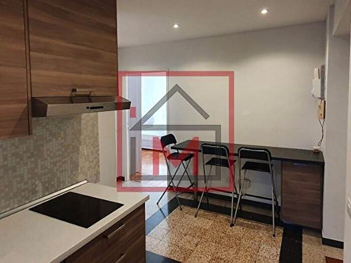 Appartamento trilocale in affitto in Piazza Giuseppe Grandi, Porta Vittoria, Milano