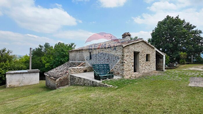 Casa con 5 locali in vendita in Via Forchiusa Est, Serra San Quirico