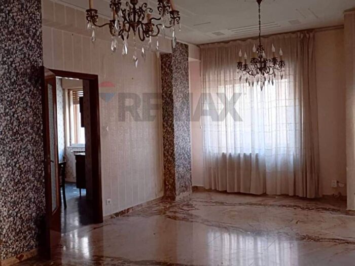 Appartamento con 6 locali in affitto in Viale Mario Milazzo, Centro, Caltagirone