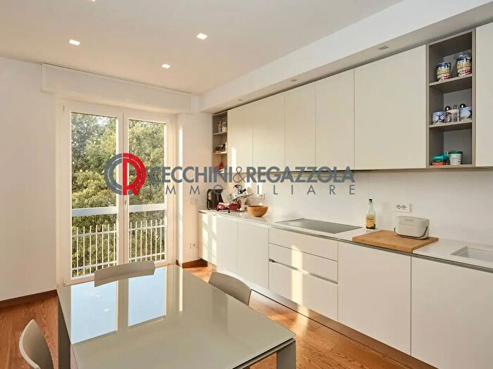 Appartamento trilocale in vendita in Piazzale Lugano, Milano