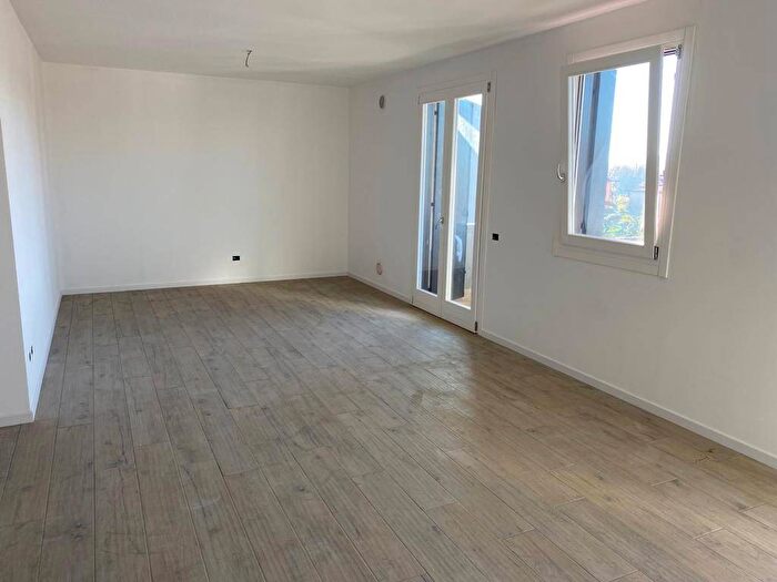 Appartamento quadrilocale in affitto in Via Roma, Centro, Saccolongo