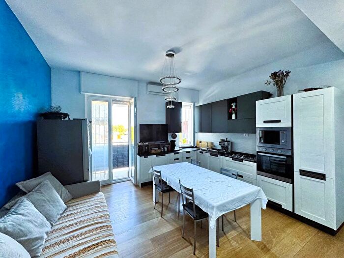 Appartamento trilocale in vendita in Via Alessandro Manzoni, Pero