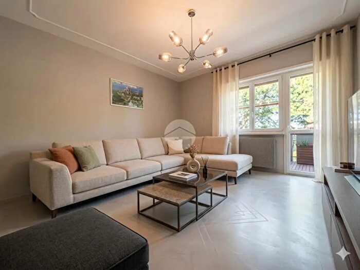 Appartamento trilocale in vendita in Via Lagomaggio, Rimini