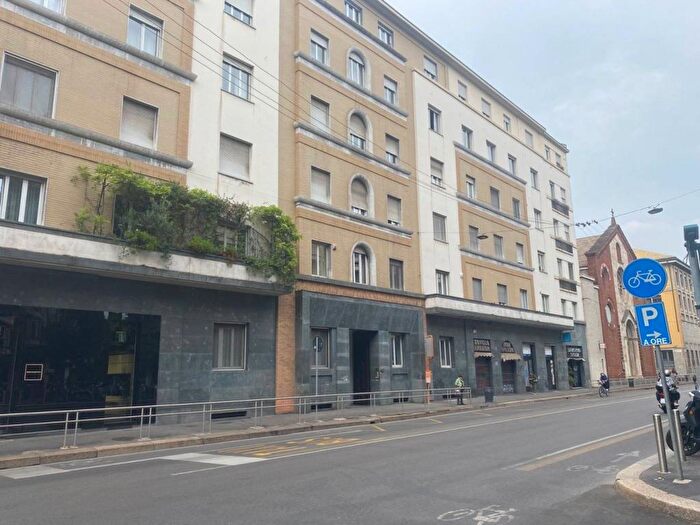 Appartamento trilocale in affitto in Via Francesco Sforza, Borgogna Largo Augusto, Milano