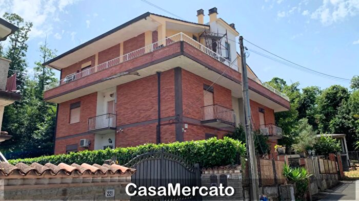 Appartamento con 5 locali in vendita in Viale dei Pini, Montecompatri