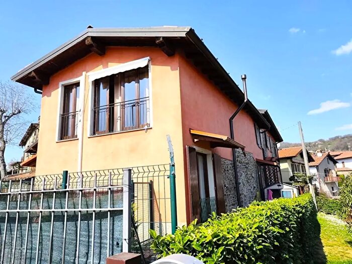 Casa quadrilocale in vendita in Via Cellini, Pontida