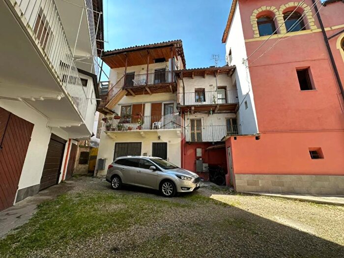 Casa quadrilocale in vendita in Piazza Martiri della Libertà, Almese