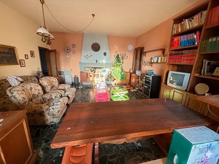 Casa con 9 locali in vendita in Terricciola