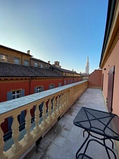 Appartamento con 5 locali in affitto in Via Donzi, Centro Storico, Modena