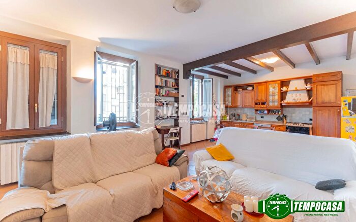 Appartamento trilocale in vendita in Via Antonio Aldini, Milano