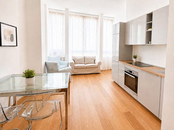 Appartamento bilocale in affitto in Via Paolo da Cannobio, Duomo, Milano