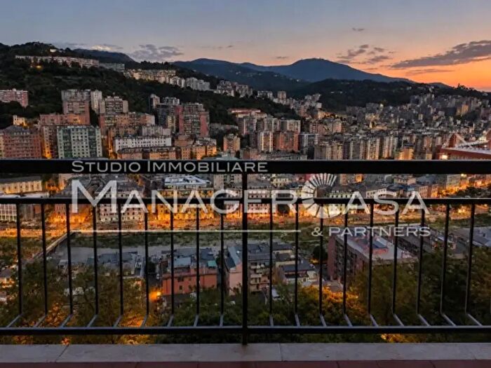 Appartamento quadrilocale in vendita in Via Antonio Burlando, Genova