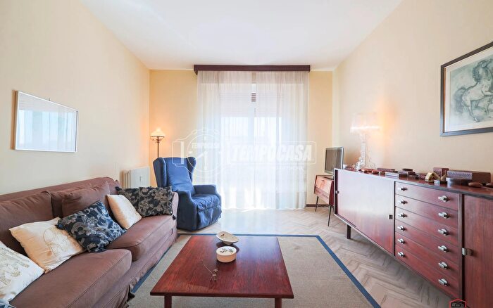 Appartamento con 5 locali in vendita in Via Cesarea, Ravenna