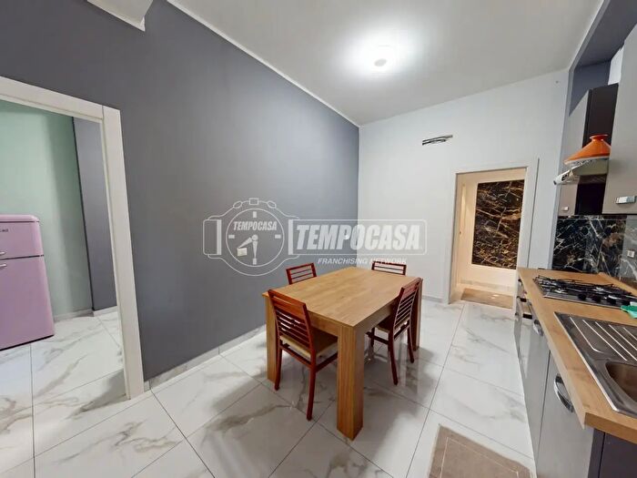 Appartamento trilocale in vendita in Via Calabria, Cesano Maderno