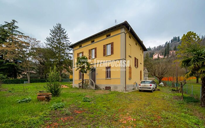 Casa con 9 locali in vendita in Via Fratelli Cardinali Cicognani, Brisighella
