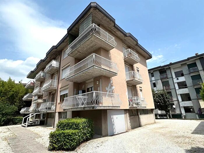 Appartamento con 5 locali in vendita in Via Fallloppio, Schio
