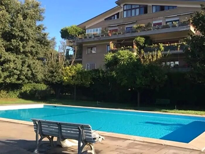 Appartamento con 5 locali in vendita in Via Massimi, Roma