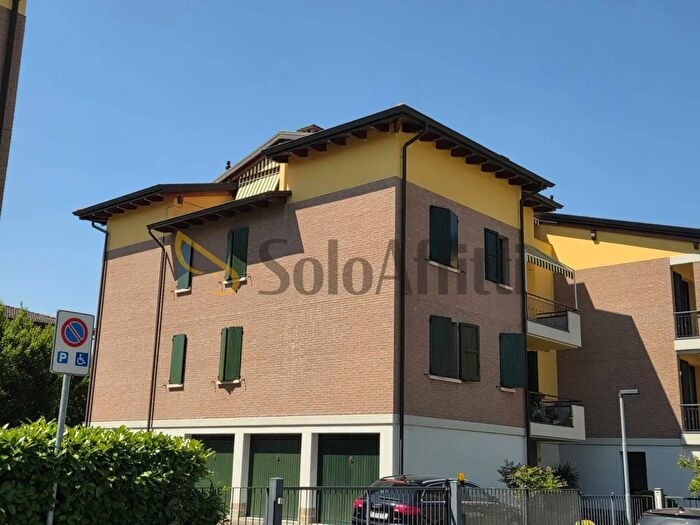 Appartamento con 6 locali in affitto in Via Terracini Umberto, Casalgrande