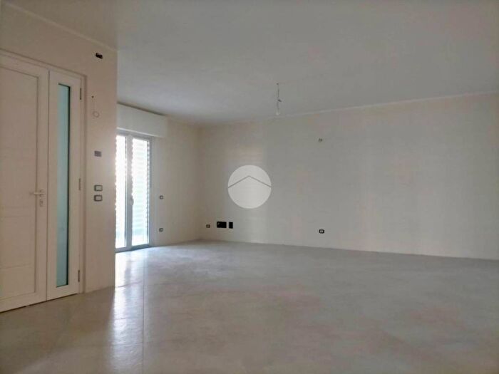 Appartamento trilocale in affitto in Via S Zeno, Rivoltella, Desenzano del Garda