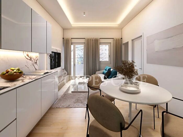 Appartamento trilocale in vendita in Via delle Vigne Nuove, Roma
