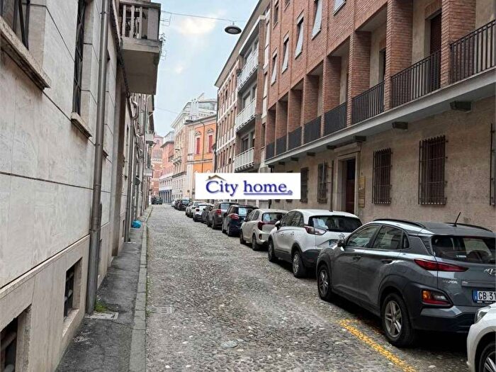 Appartamento con 5 locali in affitto in Centro Storico, Ferrara