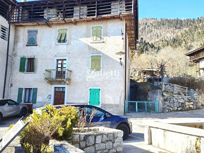 Casa con 6 locali in vendita in Località Larido, Bleggio Superiore