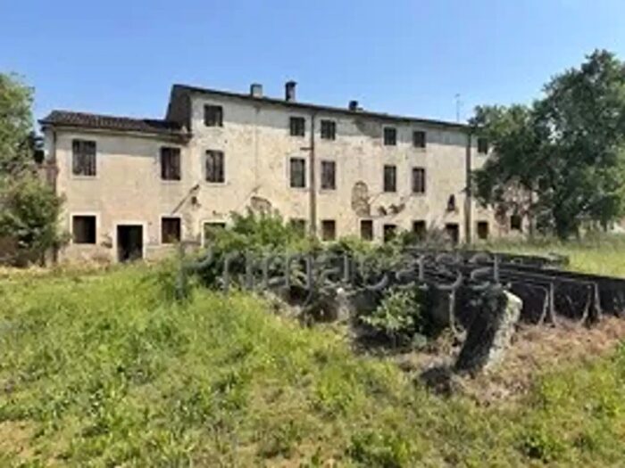 Casa con 10 locali in vendita in Corso Vittorio Emanuele Ll N, Villafranca Di Verona