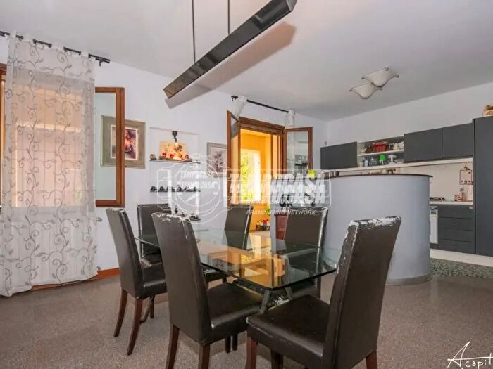 Casa quadrilocale in vendita in Via Reno, Soliera