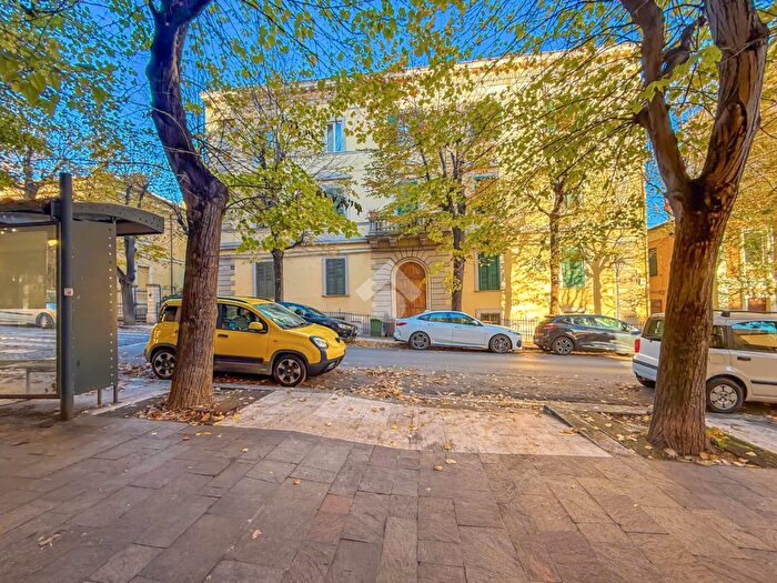 Appartamento quadrilocale in vendita in Viale Europa, Chieti