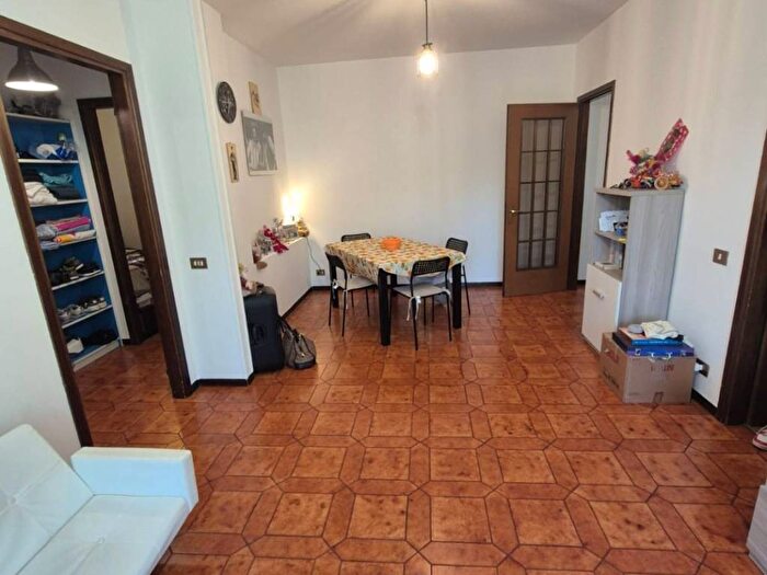 Appartamento trilocale in affitto in Via Peschiera, Regina Pacis, Reggio Emilia
