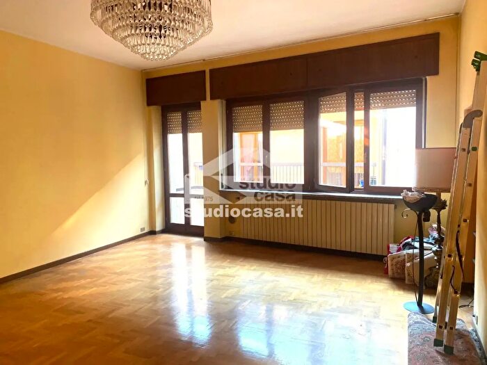 Appartamento trilocale in vendita in Cavour, Zogno