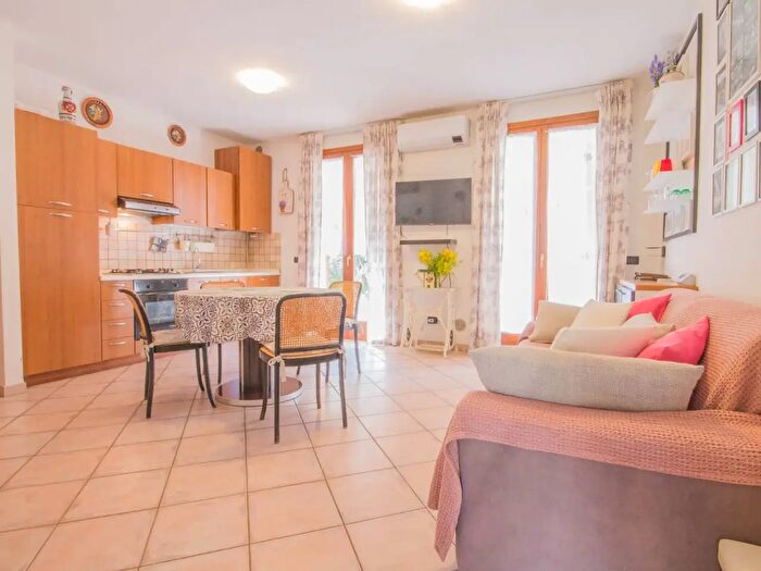 Appartamento trilocale in vendita in Vicolo Sagramose, Lazise