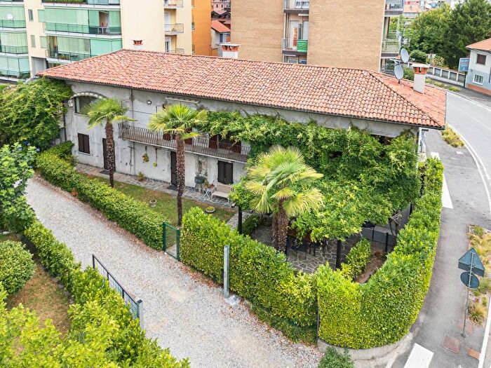 Appartamento quadrilocale in affitto in Via Vittorio Veneto, Centro, Arona
