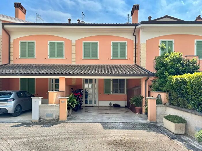 Casa con 9 locali in vendita in a Torre, Porcari