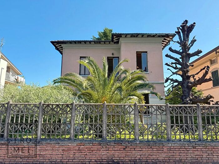 Casa quadrilocale in vendita in Via Torrini, Lucca